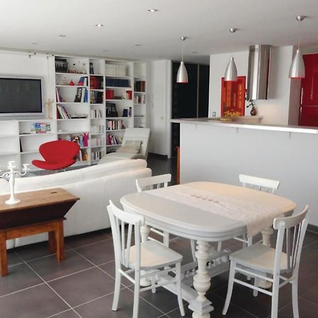 Awesome Apartment In Sauvian With Wifi Buitenkant foto