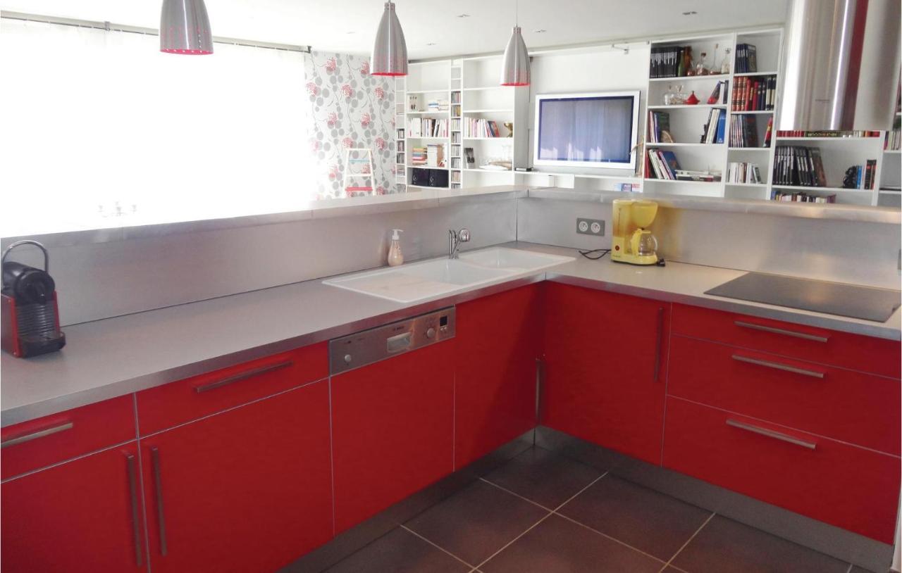 Awesome Apartment In Sauvian With Wifi Buitenkant foto