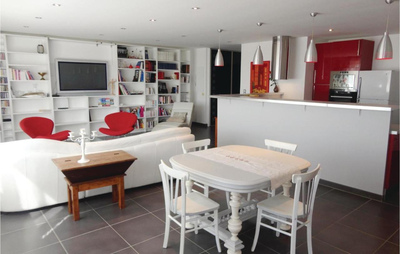 Awesome Apartment In Sauvian With Wifi Buitenkant foto