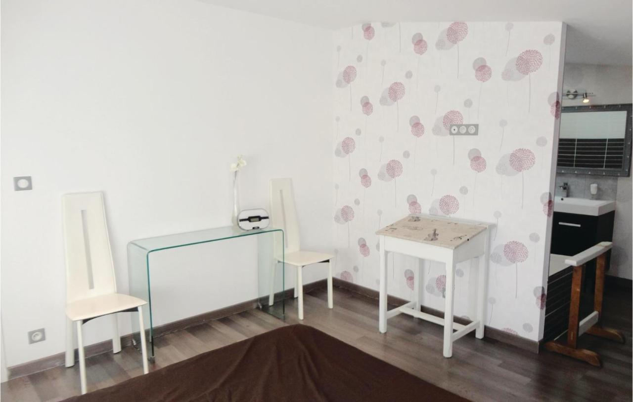 Awesome Apartment In Sauvian With Wifi Buitenkant foto