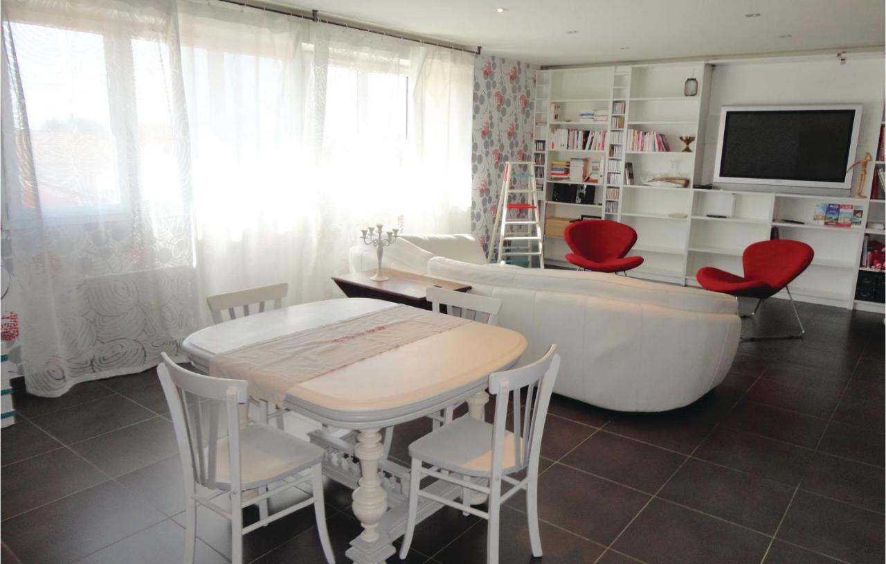 Awesome Apartment In Sauvian With Wifi Buitenkant foto